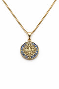 Collar Medalla de San Benito Dorado con Detalles Azules