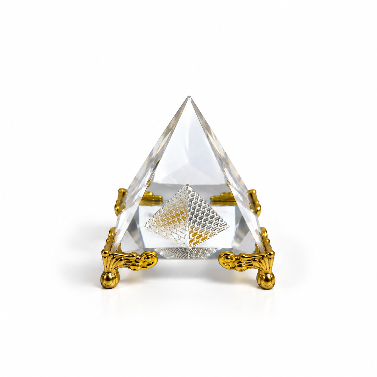 Pirámide de Vidrio Transparente con Pirámide Interior y Base de Metal Dorado de 6 cm