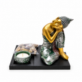 Set Decorativo Buda Gautama Descansando con Portavela y Piedras – Dorado, Plateado y Verde