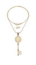Poder y Apertura: Collar Llave de San Benito en Acero Inoxidable 🗝️✨