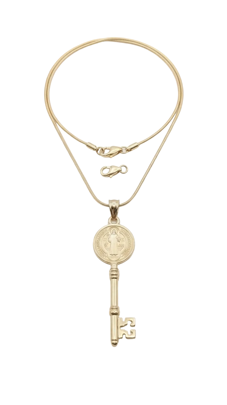 Poder y Apertura: Collar Llave de San Benito en Acero Inoxidable 🗝️✨