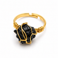 Anillo Ajustable Dorado con Turmalina Negra en Bruto